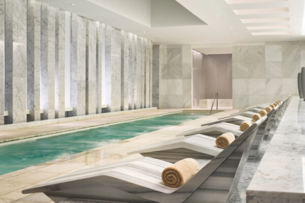 fontainebleau-miami-beach-wellness-lapis-spa-pool-lounge-990