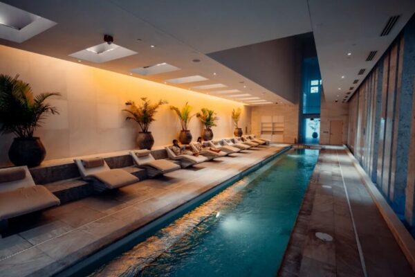 fontainebleau-miami-beach-wellness-lapis-spa-pool-lounge-wide-930